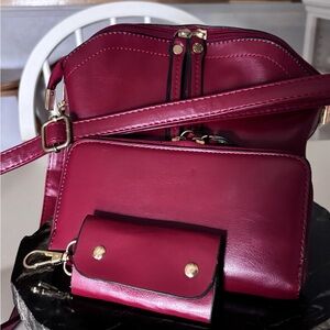 JING PIN PI JU 3 piece burgundy handbag set.